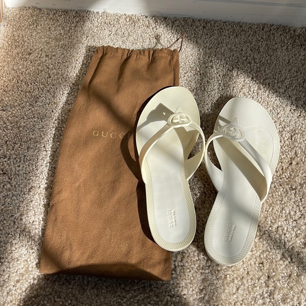 Off white authentic Gucci rubber flip flops